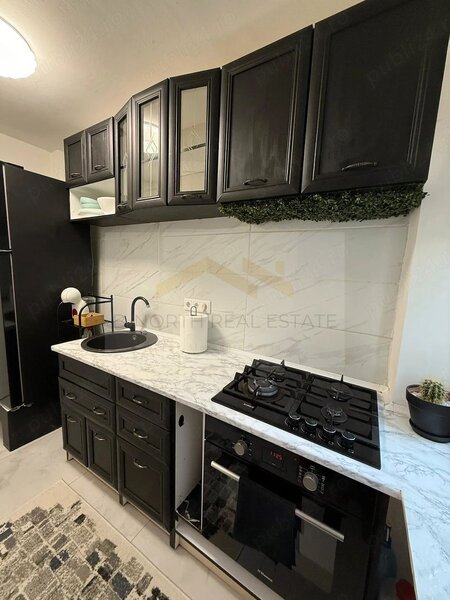 Resita, Eroii Revolutiei, apartament 2 camere de inchiriat,  parcare.